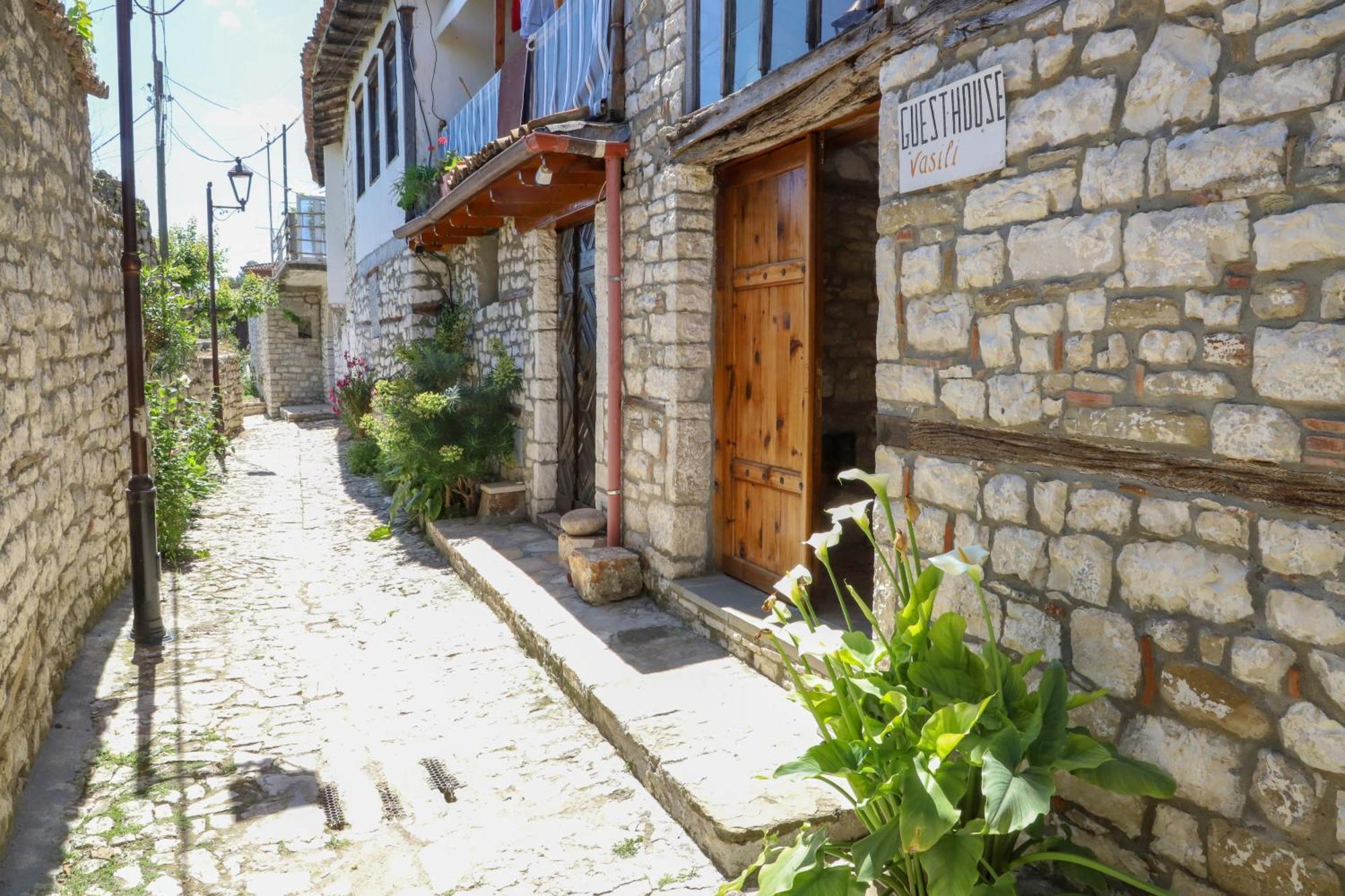 Guest House Vasili Berat Buitenkant foto