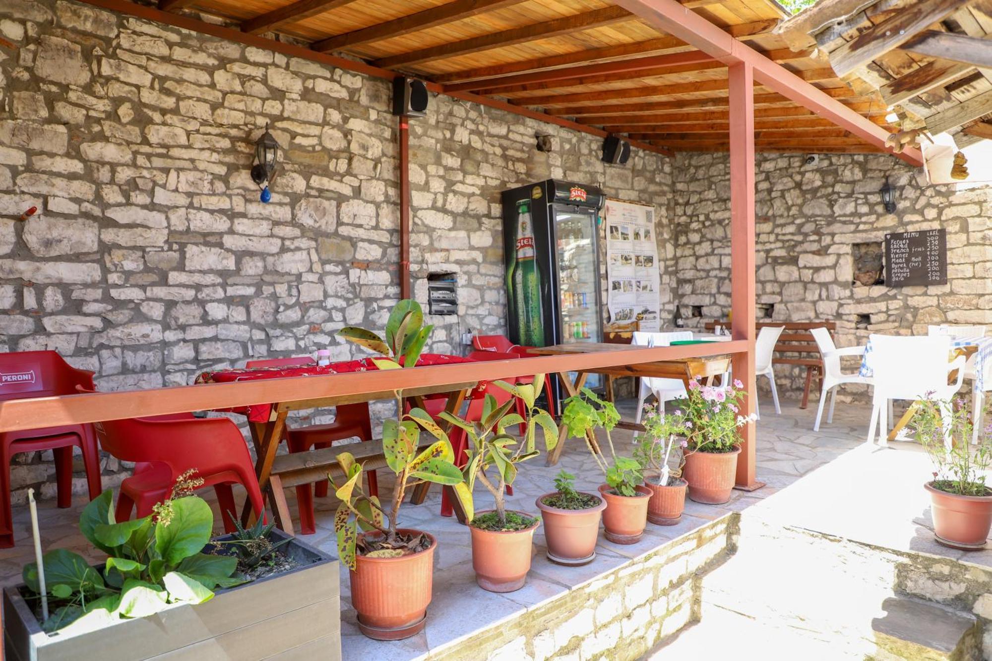 Guest House Vasili Berat Buitenkant foto