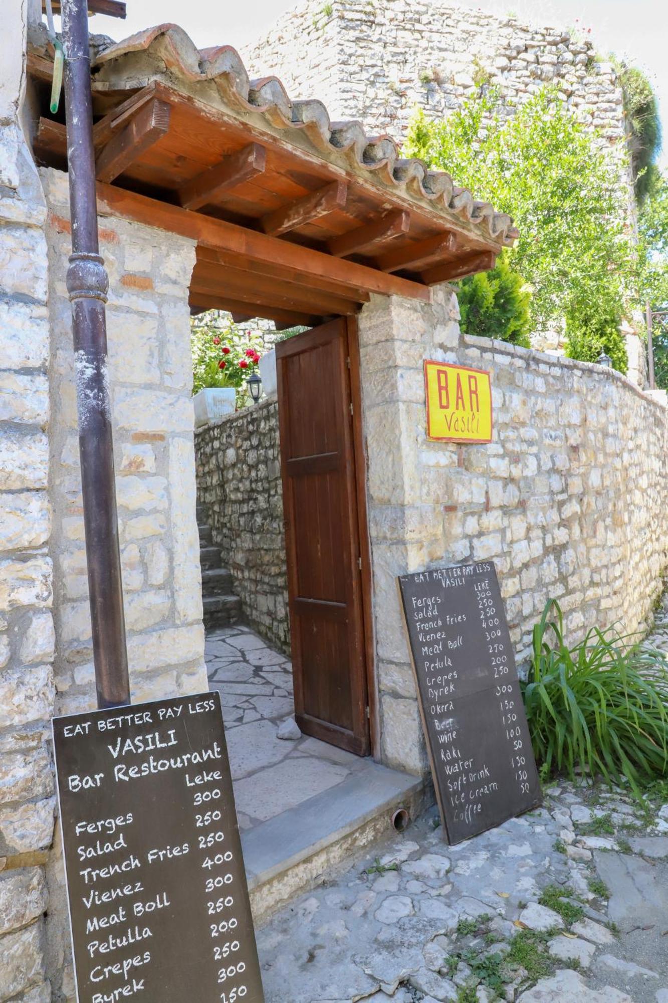 Guest House Vasili Berat Buitenkant foto