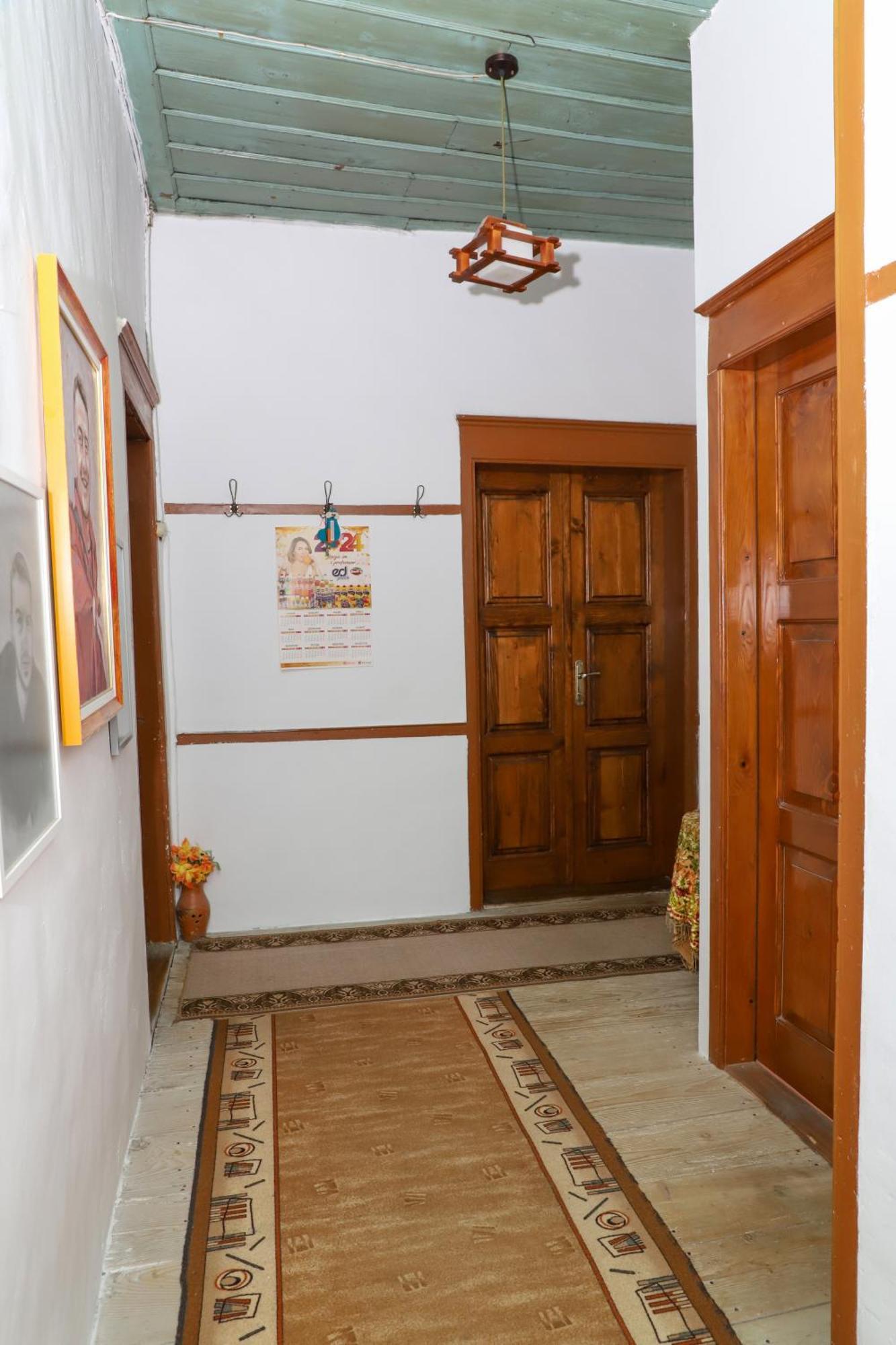 Guest House Vasili Berat Buitenkant foto