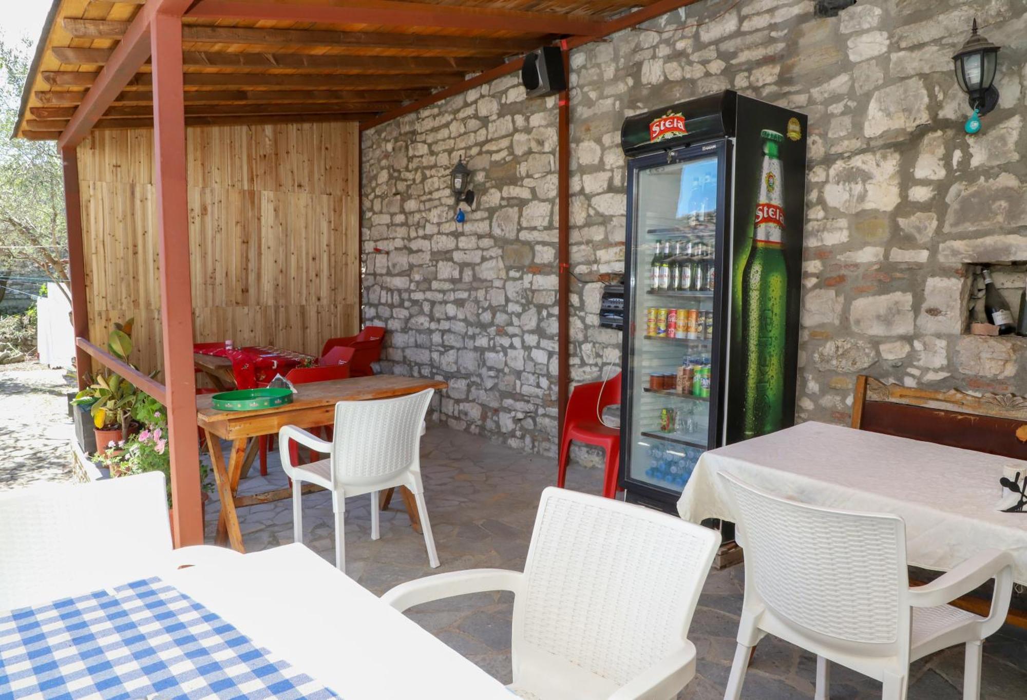 Guest House Vasili Berat Buitenkant foto