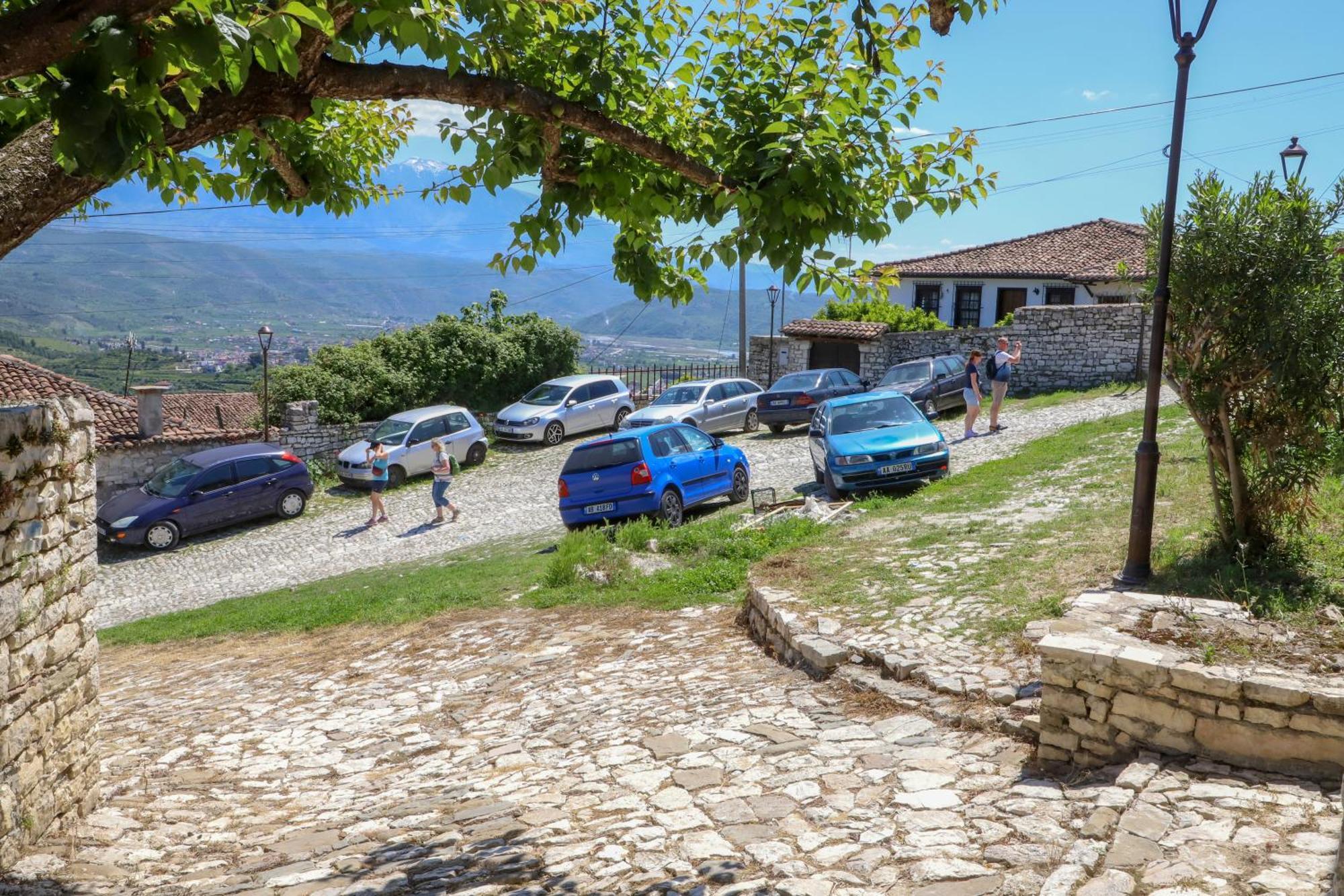 Guest House Vasili Berat Buitenkant foto