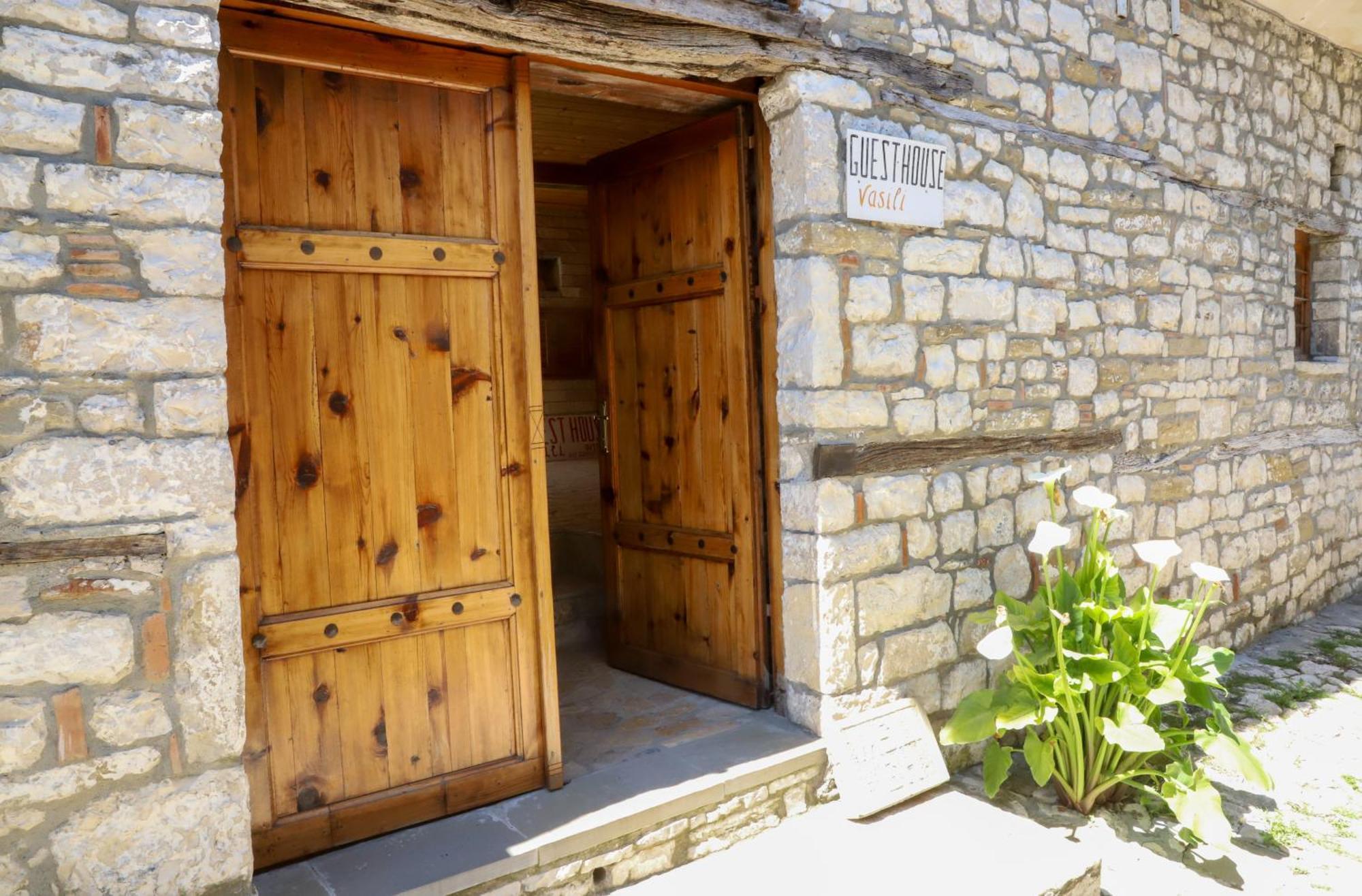 Guest House Vasili Berat Buitenkant foto